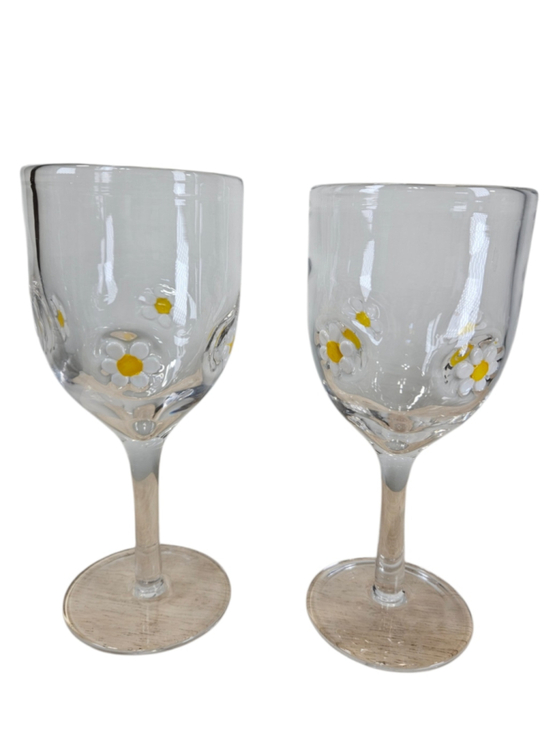 cupcakes & cashmere Other - Cupcakes and Cashmere Daisy Goblets White Floral Wine Glass Set Cottagecore